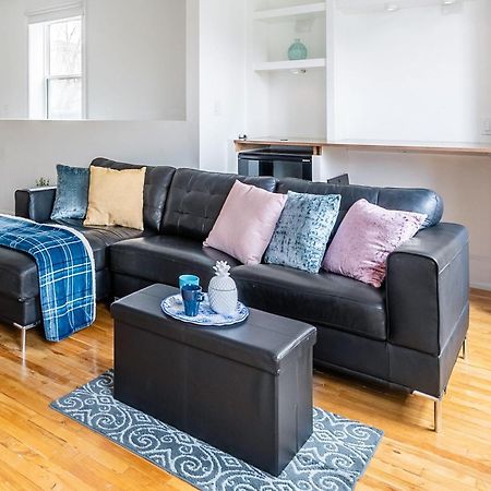 Modern 2 Bedroom Condo - Heart Of Leslieville トロント エクステリア 写真